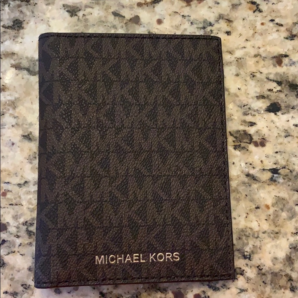 Michael Kors Passport wallet